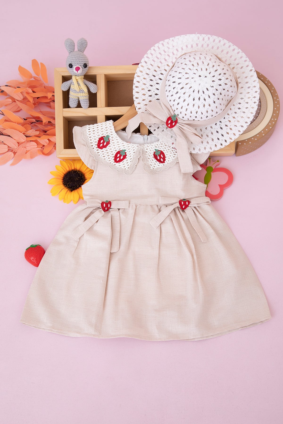 Kız Çocuk Yakası Çilekli Dantelli Elbise