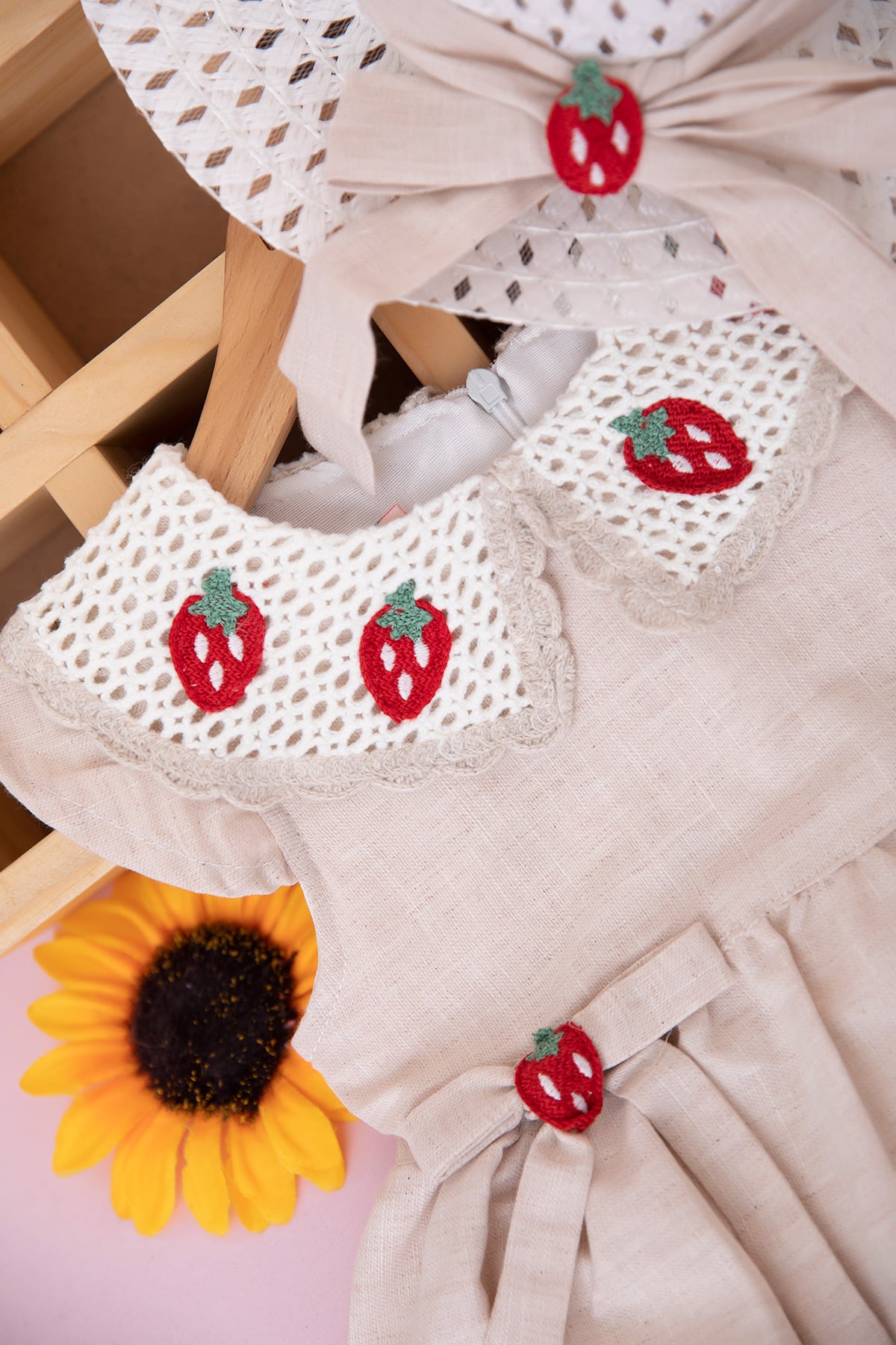 Kız Çocuk Yakası Çilekli Dantelli Elbise foto 3