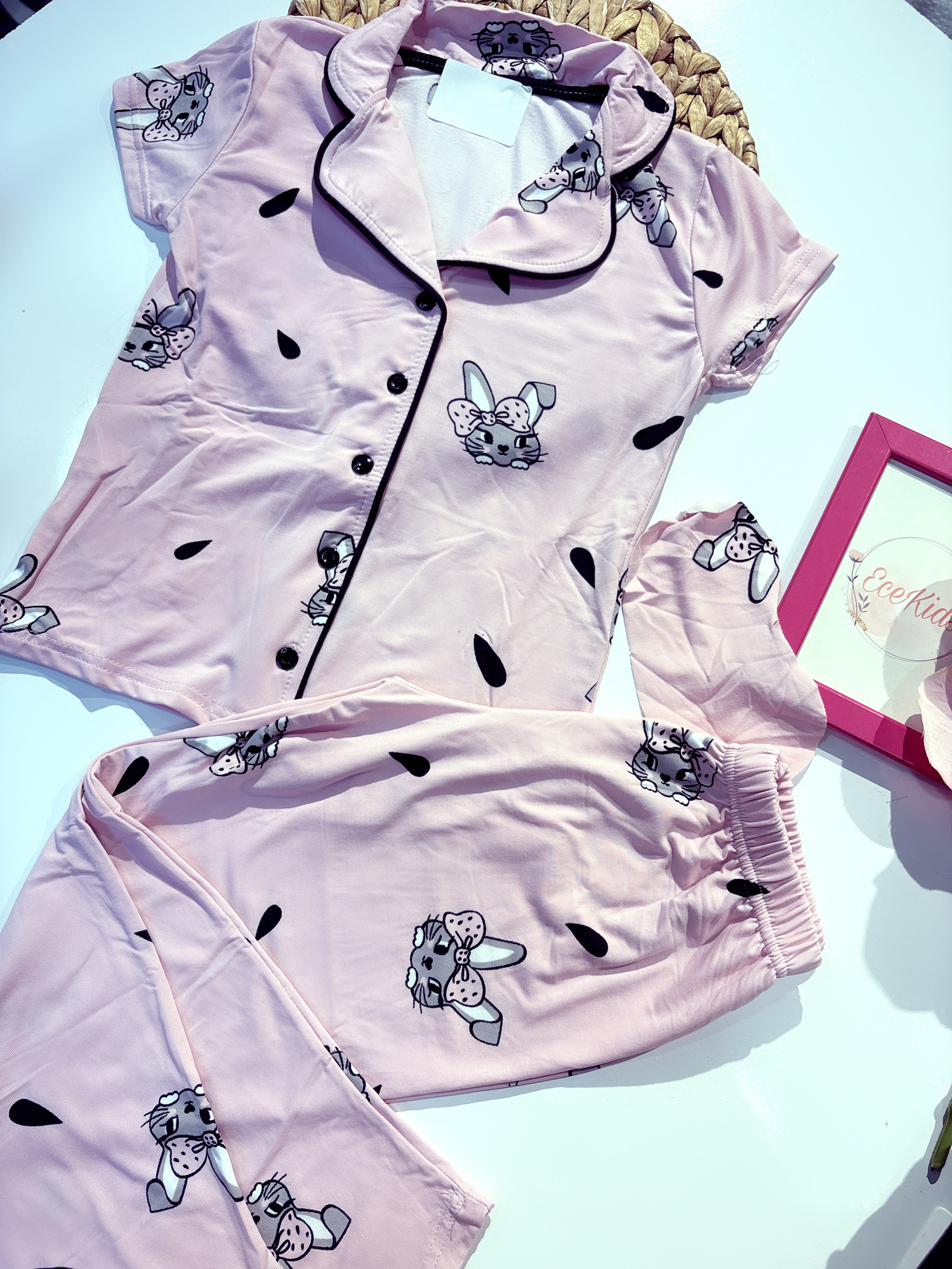 göz bantlı tavşanlı pijama takımı
